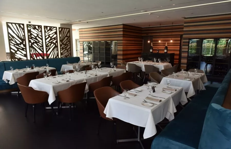Crowne Plaza Belgrade в Белграде: Отель, Путешествие, Чилим, Спортзал, Бассейн, Ресторан,