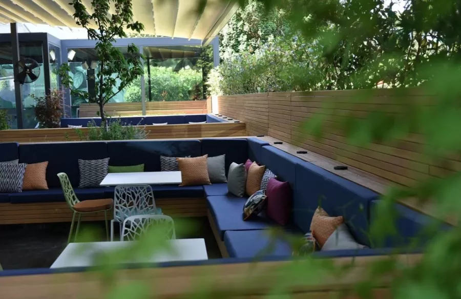 Crowne Plaza Belgrade в Белграде: Отель, Путешествие, Чилим, Спортзал, Бассейн, Ресторан,