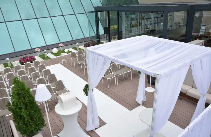 Crowne Plaza Belgrade в Белграде: Отель, Путешествие, Чилим, Спортзал, Бассейн, Ресторан,