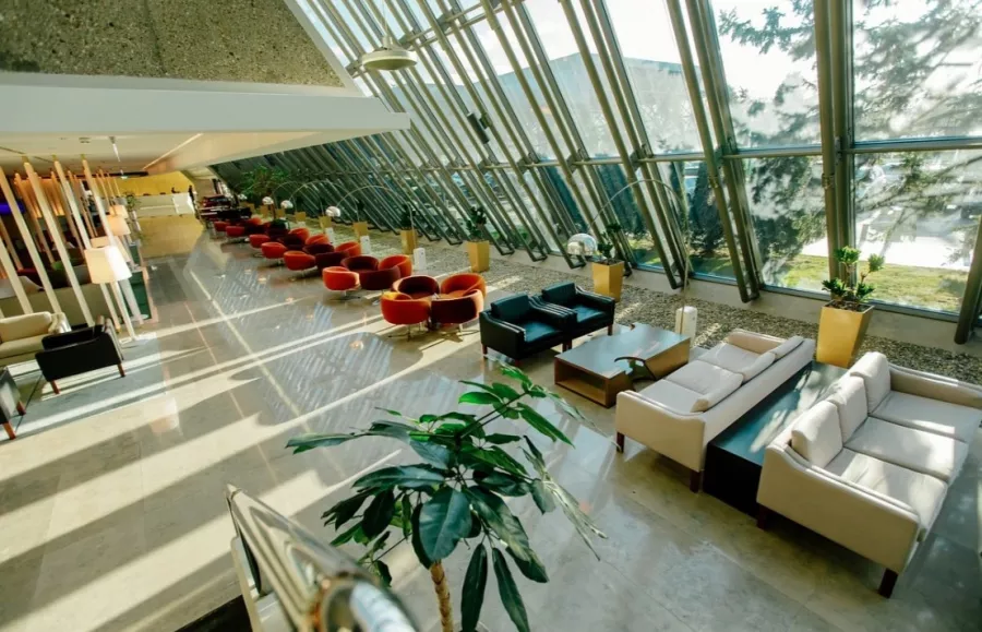 Crowne Plaza Belgrade в Белграде: Отель, Путешествие, Чилим, Спортзал, Бассейн, Ресторан,
