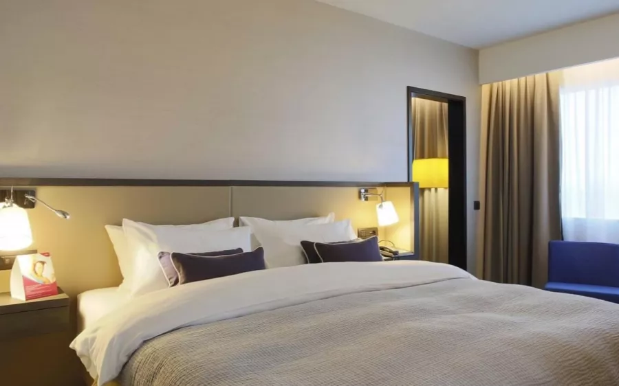 Crowne Plaza Belgrade в Белграде: Отель, Путешествие, Чилим, Спортзал, Бассейн, Ресторан,