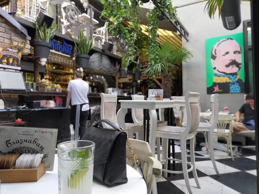 Blaznavac Cafe-Bar в Белграде: Кафе, Покушать, Галерея,
