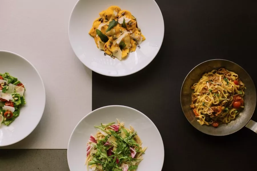 Comunale Caffe e Cucina в Белграде: Кафе, Покушать, Чилим, Пицца, Барбекю,