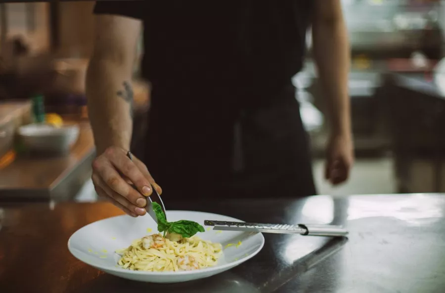Comunale Caffe e Cucina в Белграде: Кафе, Покушать, Чилим, Пицца, Барбекю,