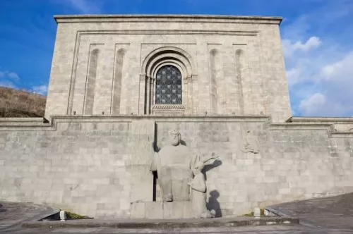 Исследовательский институт древних рукописей Matenadaran в Ереване
