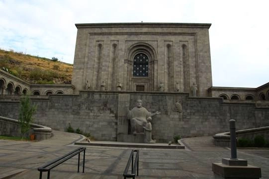 Исследовательский институт древних рукописей Matenadaran в Ереване: экскурсия, рукописи, история, литература, институт, Музей,
