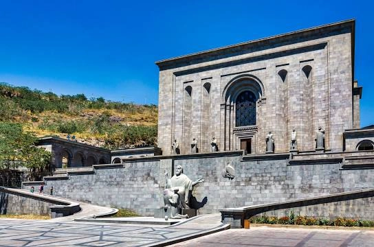 Исследовательский институт древних рукописей Matenadaran в Ереване: экскурсия, рукописи, история, литература, институт, Музей,