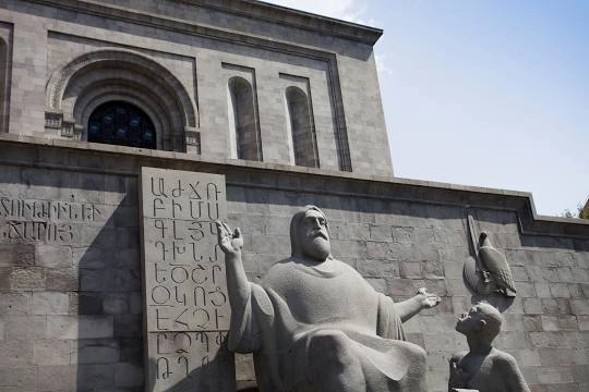 Исследовательский институт древних рукописей Matenadaran в Ереване: экскурсия, рукописи, история, литература, институт, Музей,