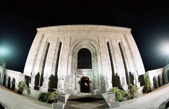 Исследовательский институт древних рукописей Matenadaran в Ереване: экскурсия, рукописи, история, литература, институт, Музей,