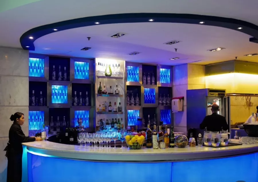 Ресторан Blue Bar & Grill в Себу: Ресторан, Бар, Еда,