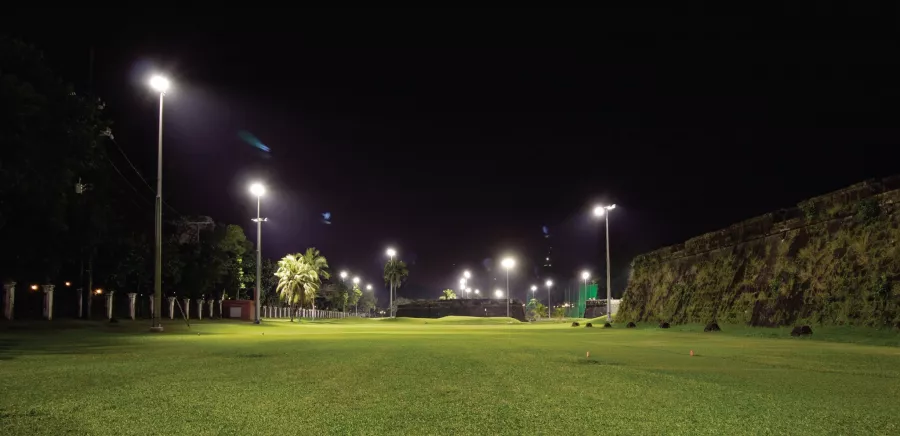 Гольф-клуб Club Intramuros Golf Course в Манила: Гольф-клуб, Гольф, Поле для гольфа, Спорт для богатых, 18 лунок,