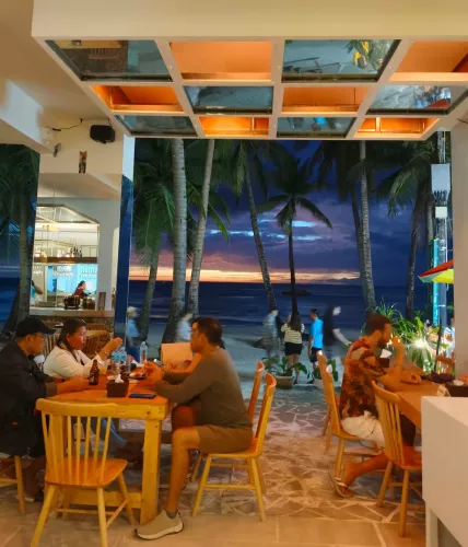 Бар Aplaya Beach Bar в Боракай