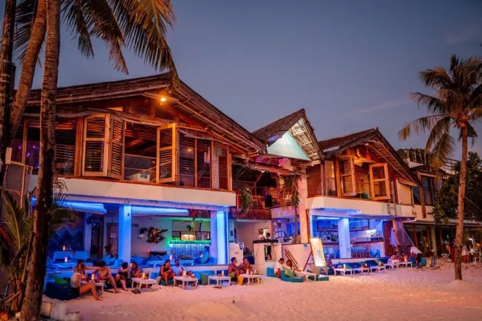 Бар Paraw Beach Club в Боракай