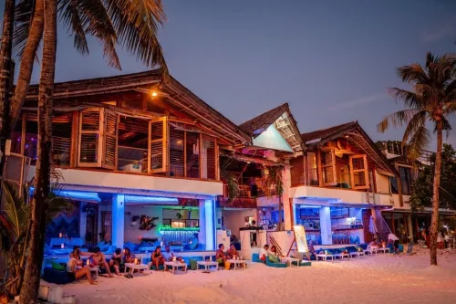 Бар Paraw Beach Club в Боракай