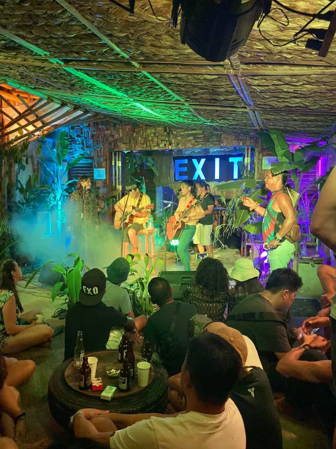 Бар Exit в Боракай: Бар, Музыкально, Танцы, Bar, Music,