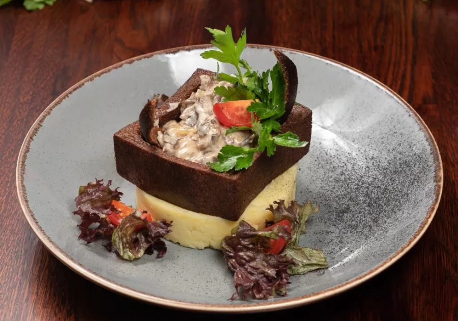 Ресторан Хмель в Калининграде: Европейская кухня, Летняя терраса, Кофе, Бургеры, Пельмени, Пиво, Русская кухня, Проведение банкетов,