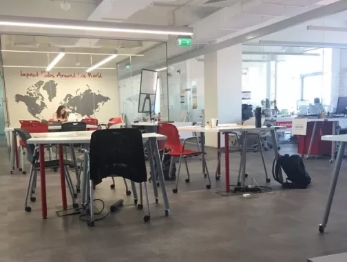 "Impact Hub Yerevan" - коворкинг-клуб.
