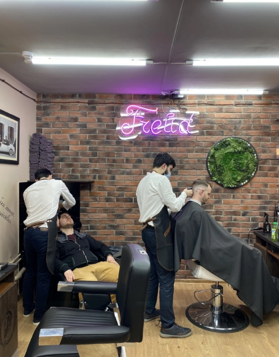 Мужская цирюльня Freйd в Москве: Стрижка, Борода, Бритье, Барбершоп, Красота,