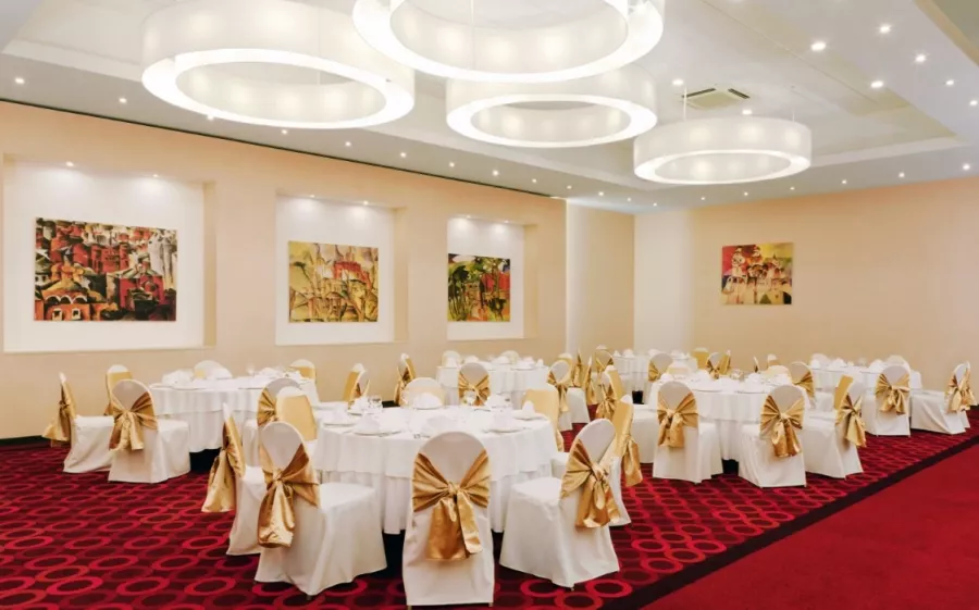 Гостиница 4* Holiday Inn Moscow Lesnaya в Москве: Отель, Гостиница, Ресторан, Тренажёрный зал, Банкетный зал,