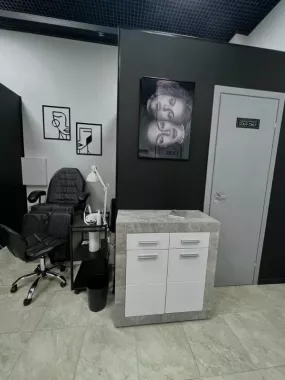 Студия маникюра "ALMA nail zone".