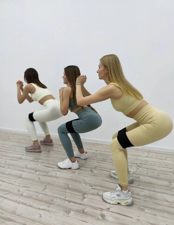 Студия осознанного фитнеса You stretch в Москве: Йога, Стретчинг, Танцы, Фитбол, Фитнес для детей, Персональный тренер, Цигун, TRX тренировки, Дэнсхолл, Контемп, Стрип-пластика, Хип-хоп, Свадебный танец, Хатха,