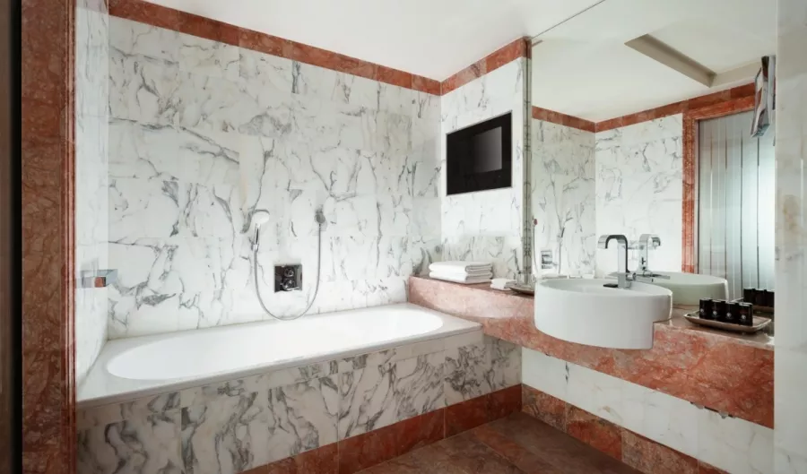 Гостиница 5* Hotel Continental в Москве: Гостиница, Отель, Тренажерный зал, Сауна, Хаммам, Спа салон, Ресторан, Банкетный зал, Конференц-зал,