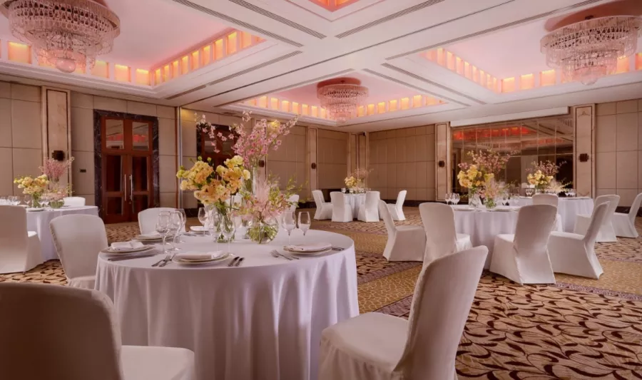 Гостиница 5* Hotel Continental в Москве: Гостиница, Отель, Тренажерный зал, Сауна, Хаммам, Спа салон, Ресторан, Банкетный зал, Конференц-зал,