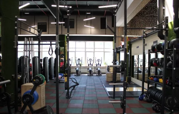 Фитнес-клуб "GFITNESS".