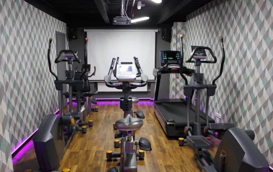 Фитнес-клуб GFITNESS в Москве: Аэробика, Боевые искусства, Йога, Калланетика, Кроссфит, Пилатес, Акробатика, Бокс, Джиу-джитсу,