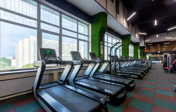 Фитнес-клуб "GFITNESS".