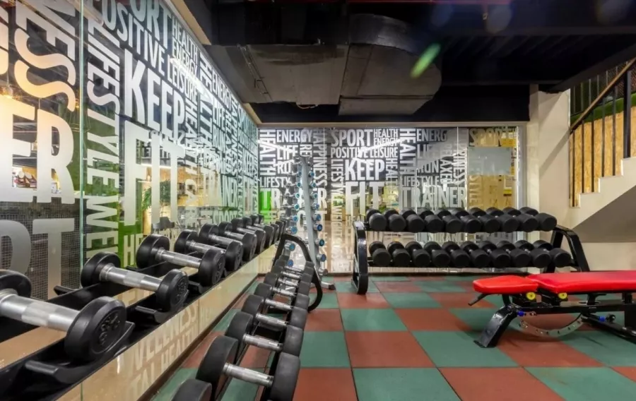 Фитнес-клуб GFITNESS в Москве: Аэробика, Боевые искусства, Йога, Калланетика, Кроссфит, Пилатес, Акробатика, Бокс, Джиу-джитсу,
