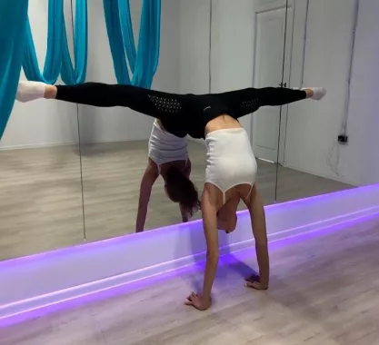 Студия растяжки и функционального тренинга "Relax & Stretch".