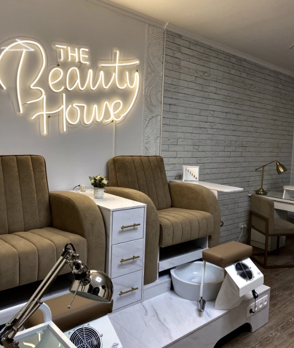 Салон красоты BEAUTY MARK в Москве: Ногти, Маникюр, Педикюр, Брови, Стрижка, Борода, Окрашивание, Красота,