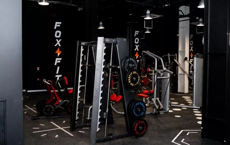 Фитнес-клуб FoxFit в Москве: Аэробика, Боевые искусства, Бодифлекс, Йога, Кроссфит, Пилатес, Стретчинг, Танцы, Фитбол, Фитнес для детей, Персональный тренер, Фитнес бар, TRX-тренировки,