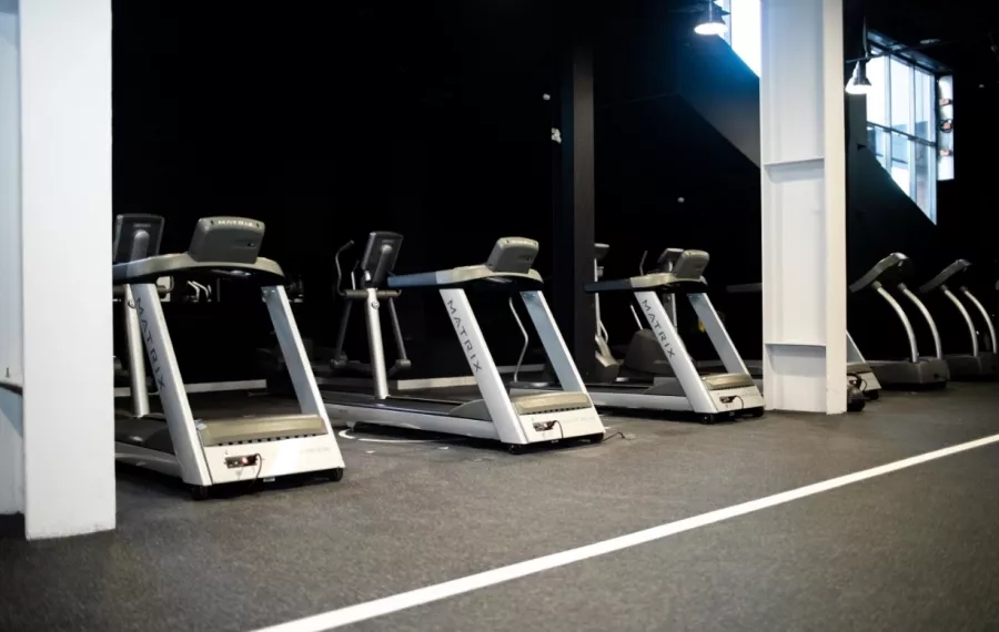 Фитнес-клуб FoxFit в Москве: Аэробика, Боевые искусства, Бодифлекс, Йога, Кроссфит, Пилатес, Стретчинг, Танцы, Фитбол, Фитнес для детей, Персональный тренер, Фитнес бар, TRX-тренировки,