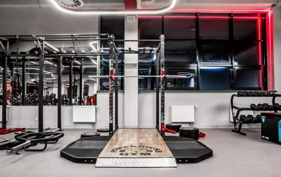 Фитнес-клуб Powerhouse gym в Москве: Аквааэробика, Аэробика, Боевые искусства, Детский уголок, Йога, Бассейн, Хаммам,