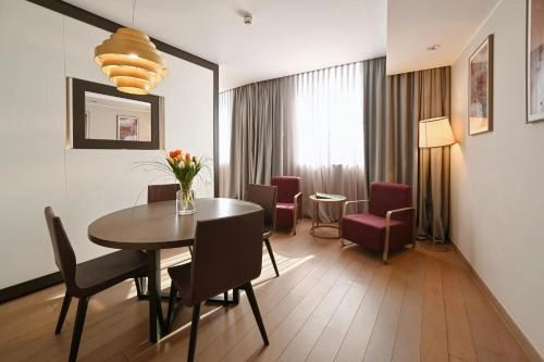 Отель DoubleTree by Hilton Yerevan City Centre в Ереване: центр города, Ресторан, Спа-зона, Отель, Чилим,