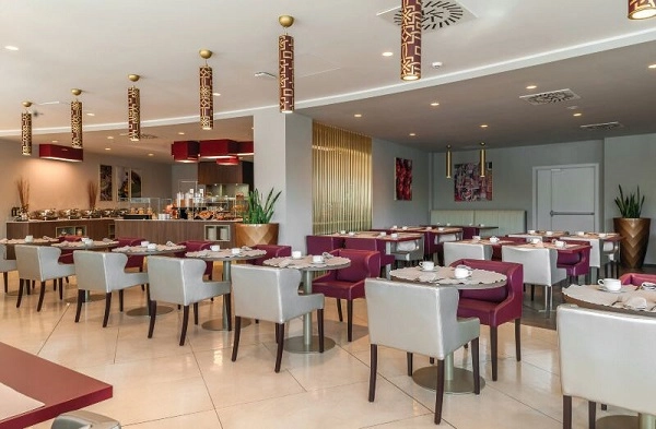 Отель DoubleTree by Hilton Yerevan City Centre в Ереване: центр города, Ресторан, Спа-зона, Отель, Чилим,