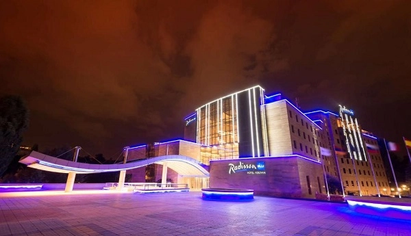 Отель Radisson Blu Hotel в Ереване: современный стиль, подземный паркинг, лобби-бар, спа-центр, бассейн, джакузи, Тренажерный зал, Отель,