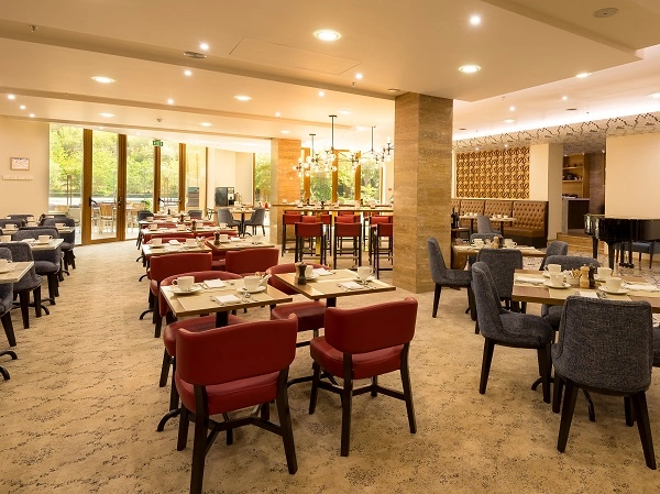 Отель Radisson Blu Hotel в Ереване: современный стиль, подземный паркинг, лобби-бар, спа-центр, бассейн, джакузи, Тренажерный зал, Отель,
