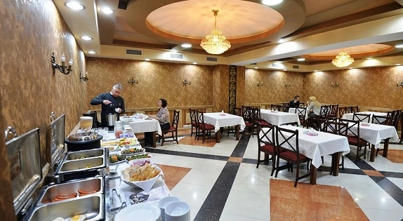 Отель Deluxe Hotel Yerevan в Ереване: лаунж-зона, барбекю, бассейн, Сауна, Зона отдыха, Отель,
