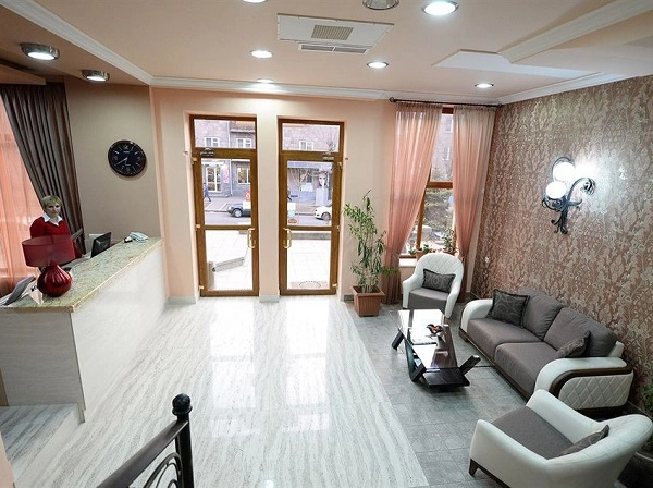 Отель Deluxe Hotel Yerevan в Ереване: лаунж-зона, барбекю, бассейн, Сауна, Зона отдыха, Отель,