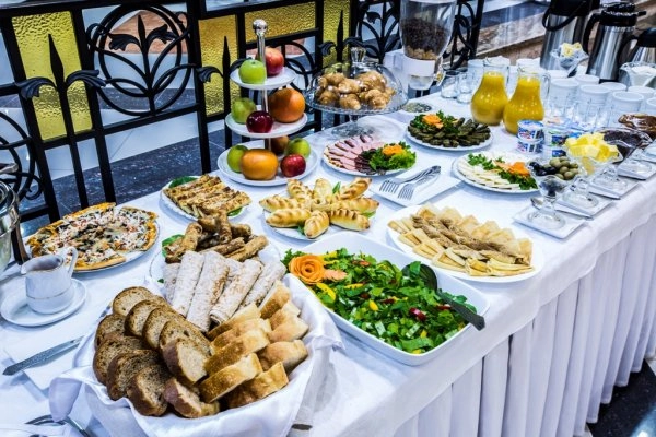 Отель Deluxe Hotel Yerevan в Ереване: лаунж-зона, барбекю, бассейн, Сауна, Зона отдыха, Отель,