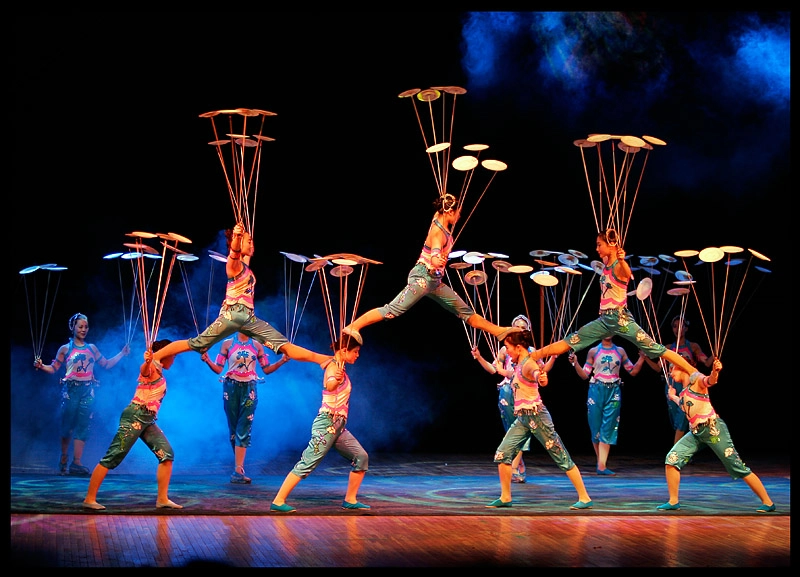Театр Chaoyang Theater в Пекине: Развлечения, Акробатические номера,