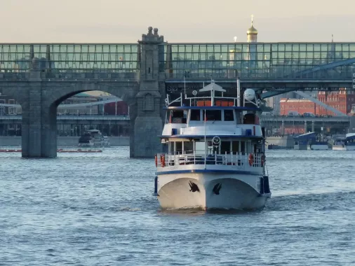  Аренда теплоходов "Rivertickets.ru".
