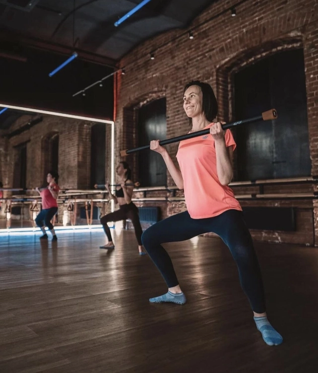 Фитнес-клуб SMSTRETCHING в Москве: Боевые искусства, Пилатес, Стретчинг, Персональный тренер, Фитнес бар, Танцевальные программы,