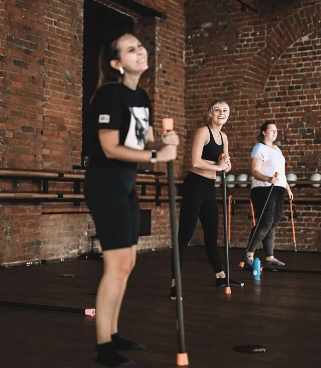 Фитнес-клуб SMSTRETCHING в Москве: Боевые искусства, Пилатес, Стретчинг, Персональный тренер, Фитнес бар, Танцевальные программы,