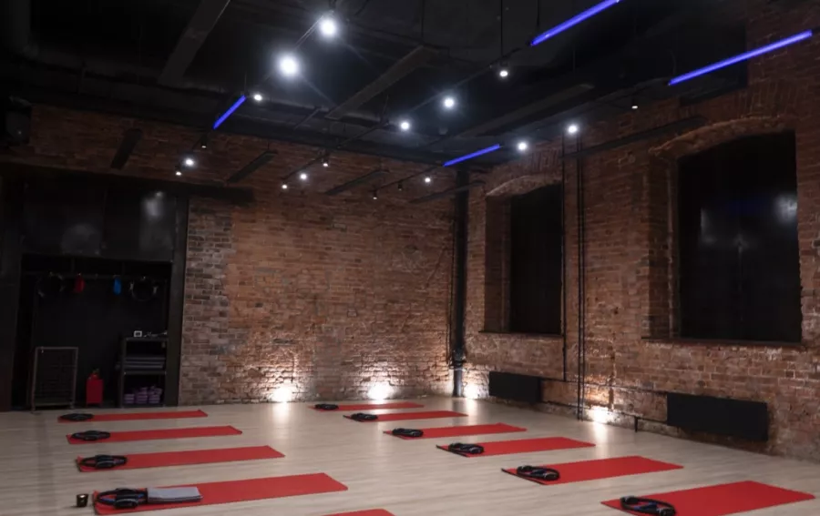 Фитнес-клуб SMSTRETCHING в Москве: Боевые искусства, Пилатес, Стретчинг, Персональный тренер, Фитнес бар, Танцевальные программы,
