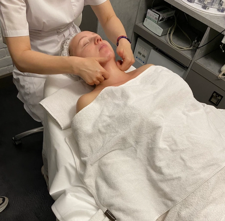 Парикмахерская EVITA Studio of Beauty в Москве: Стрижка, Окрашивание, Волосы, Макияж, Брови, Массаж, Хаммам, Красота,