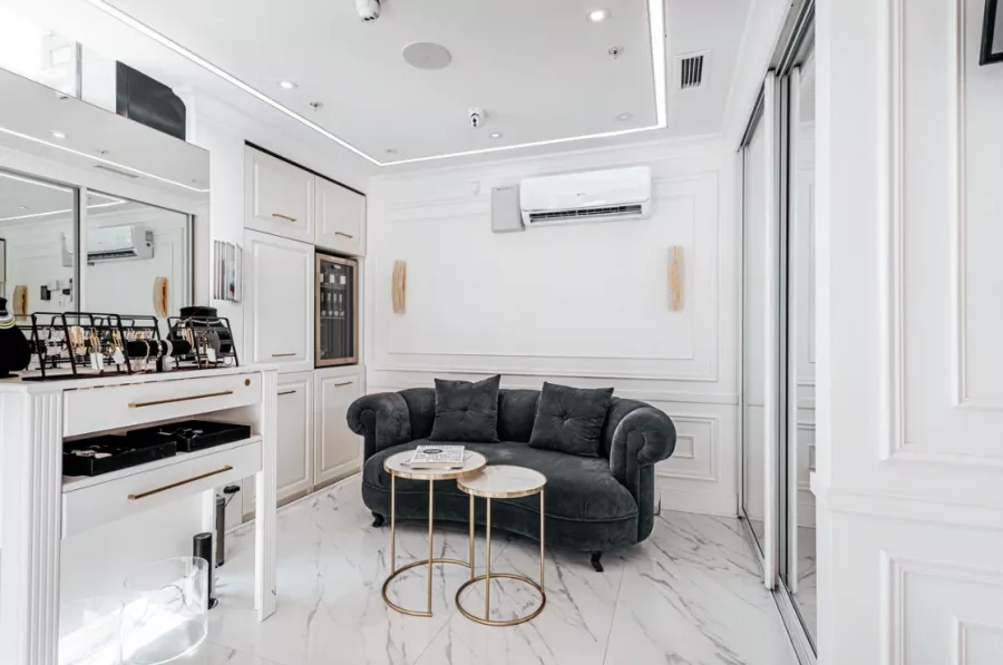 Салон красоты Gold Manhattan в Москве: Макияж, Брови, Ресницы, Депиляция, Маникюр, Стрижка, Окрашивание, Косметология,